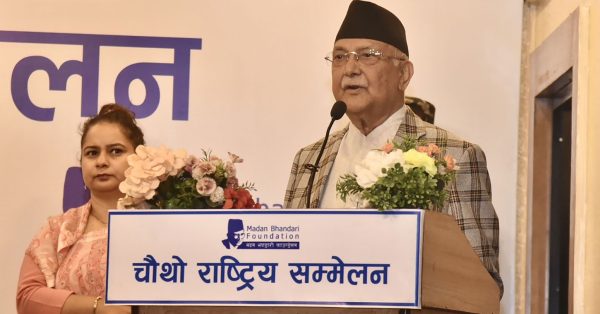 प्रधानमन्त्रीको बेडमा बिचौलिया पुगेको पुष्टि गर्न गगनलाई ओलीको चुनौती