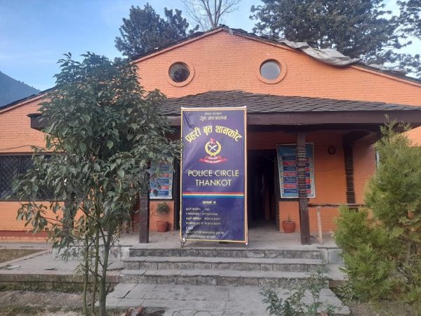 चन्द्रागिरिमा घाँटीमा चोट लागेको अवस्थामा भेटिए पुरुष
