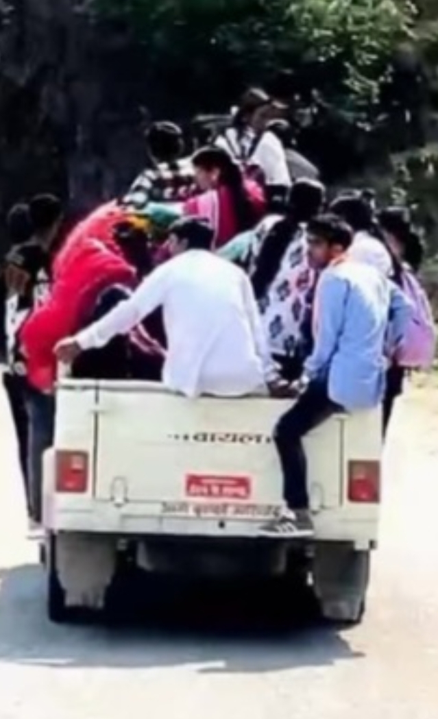 डोटीमा क्षमता भन्दा बढी यात्रु बोक्ने जिप चालक प्रहरी नियन्त्रणमा