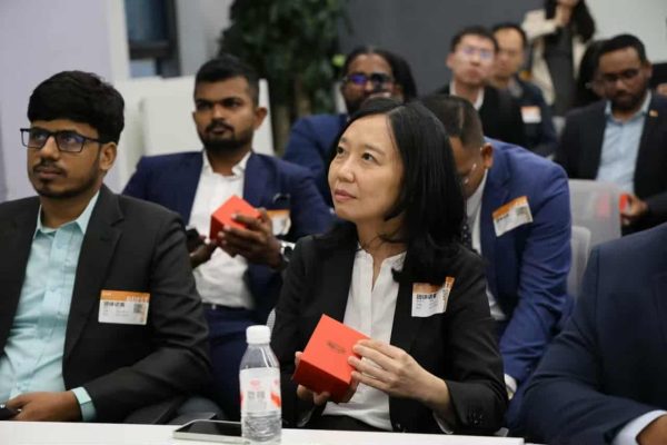चिनियाँ उप विदेश मन्त्रीले छिमेकी राष्ट्रका युवा नेताहरूसँग गरे भेटवार्ता