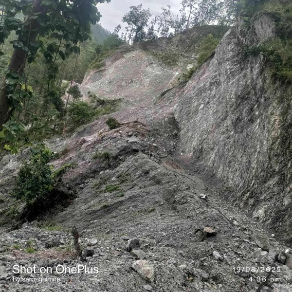सडक अवरुद्ध हुँदा यात्रुलाई सास्ती