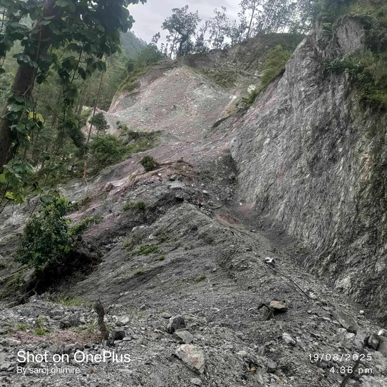 सडक अवरुद्ध हुँदा यात्रुलाई सास्ती
