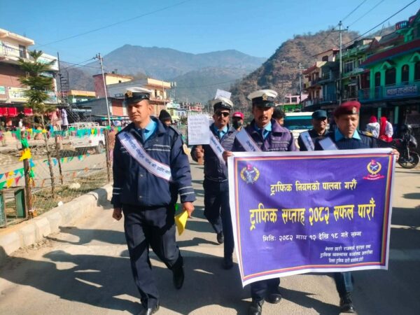 ट्राफिक नियम उल्लङ्घनमा कडाइ, डोटीमा ट्राफिक सप्ताह २०८२ सुरु