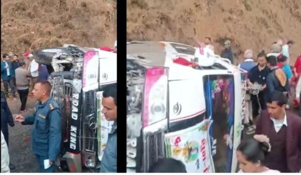 डोटीमा ईभी हाइस दुर्घटना : ६ जना घाइते, चालक नियन्त्रणमा