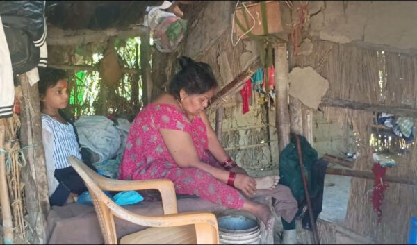 गरिबीले खोस्यो दसैँको खुसी, सात हजार कमाइमा आठ जनाको परिवार